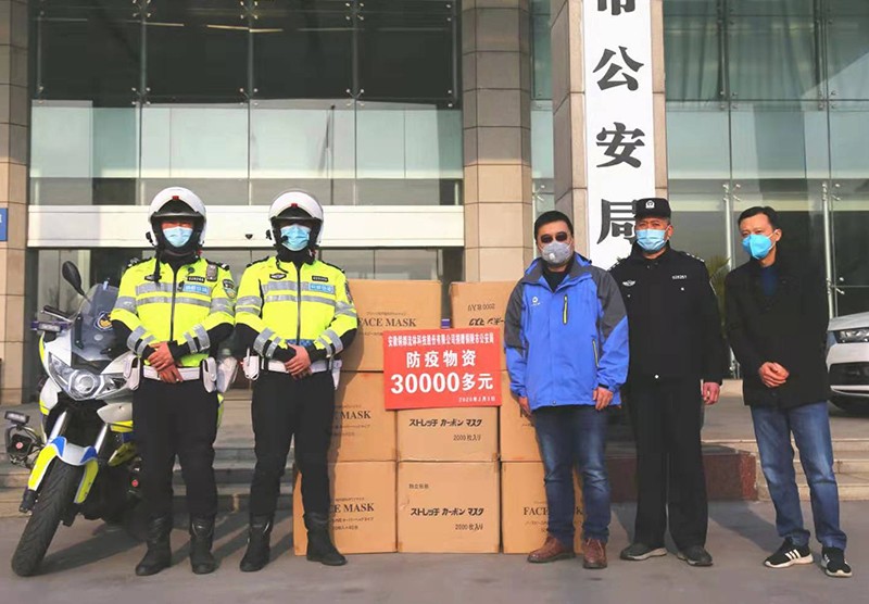 銅都流體慰問市公安局的干警和參與抗擊疫情一線的工作人員